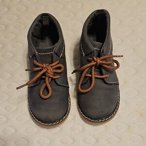 Stylish Kids Shoes in Gray and Brown Laces
